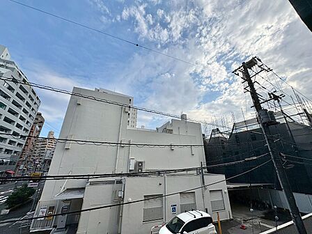 陽当たり・通風・開放感に恵まれた環境です。