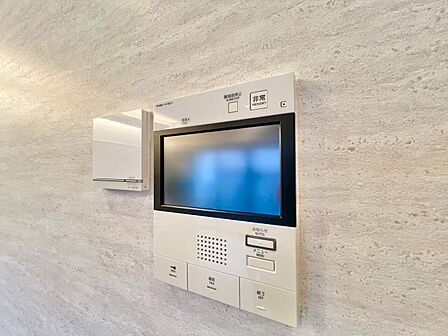 誰が来てもわかる様にモニター付きインターホンを設置。