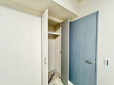 家電やスーツケース、ストック品など何でも片付く嬉しい空間です。