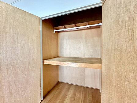 家電やスーツケース、ストック品など何でも片付く嬉しい空間です。