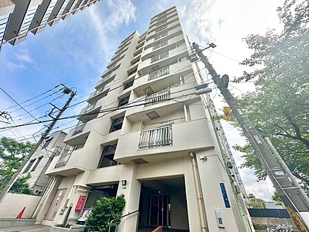 飽きのこないシンプルモダンな外観です。