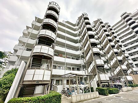飽きのこないシンプルモダンな外観です。