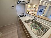 使いやすくスタイリッシュなキッチン空間になっております。