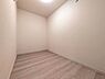 子供部屋：清かで艶やかな時間をもたらしてくれる室内です。