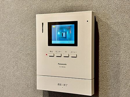 誰が来てもわかる様にモニター付きインターホンを設置。