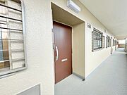 清潔感のある落ち着いた雰囲気の玄関です。