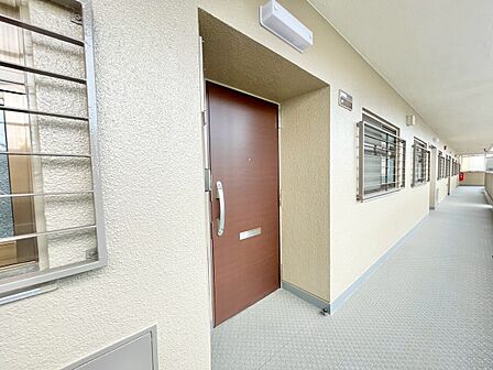 清潔感のある落ち着いた雰囲気の玄関です。