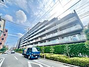 飽きのこないシンプルモダンな外観です。