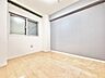 子供部屋：清かで艶やかな時間をもたらしてくれる室内です。
