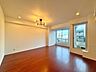 室内：通風・採光に優れ、心地よい光と風が溢れています。