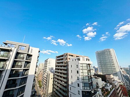 陽当たり・通風・開放感に恵まれた環境です。