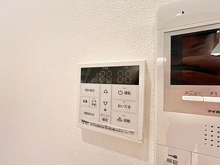 見やすい画面で操作しやすい給湯パネル。