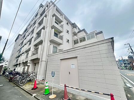 忙しく過ぎゆく日常を置き去るほど、ゆったりした時間が流れる住環境。