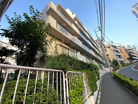 飽きのこないシンプルモダンな外観です。