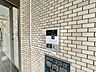 設備：誰が来てもわかる様にモニター付きインターホンを設置。