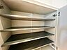収納：家電やスーツケース、ストック品など何でも片付く嬉しい空間です。