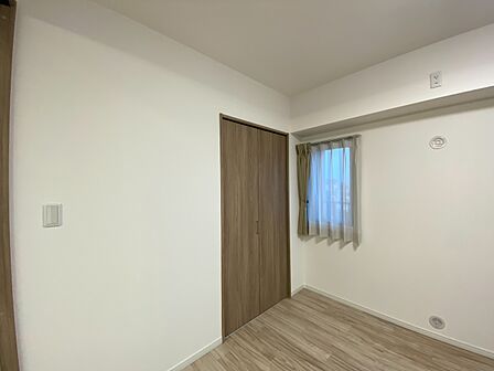 家電やスーツケース、ストック品など何でも片付く嬉しい空間です。