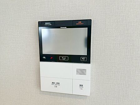 誰が来てもわかる様にモニター付きインターホンを設置。