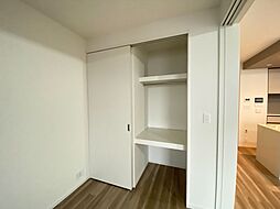 家電やスーツケース、ストック品など何でも片付く嬉しい空間です。