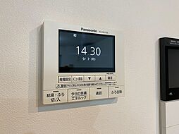 見やすい画面で操作しやすい給湯パネル。
