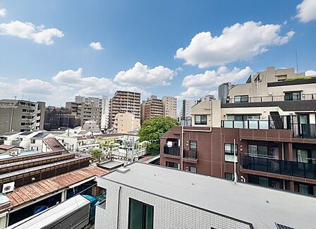 陽当たり・通風・開放感に恵まれた環境です。