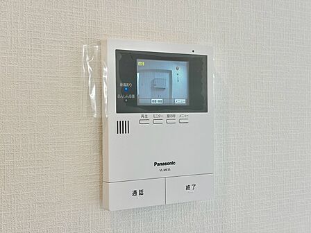誰が来てもわかる様にモニター付きインターホンを設置。