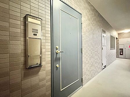 清潔感のある落ち着いた雰囲気の玄関です。