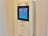 設備：誰が来てもわかる様にモニター付きインターホンを設置。