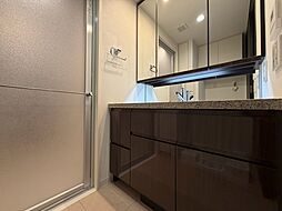 清潔感を感じられる洗面化粧台。