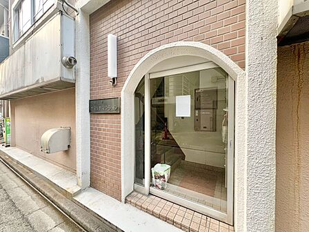 上質感漂う玄関アプローチです。