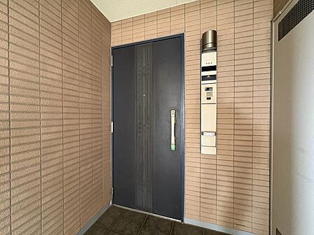 清潔感のある落ち着いた雰囲気の玄関です。