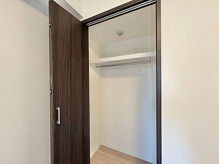 収納スペースが付いていて、お部屋を広く使っていただけます。