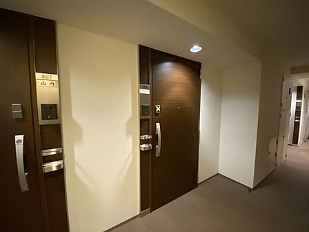 清潔感のある落ち着いた雰囲気の玄関です。
