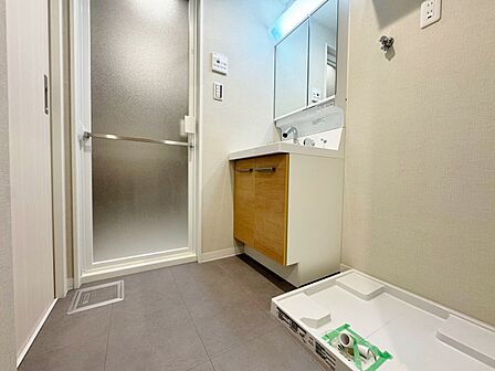十分な広さの脱衣所。