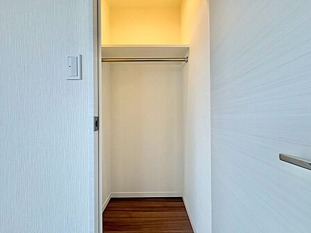 家電やスーツケース、ストック品など何でも片付く嬉しい空間です。
