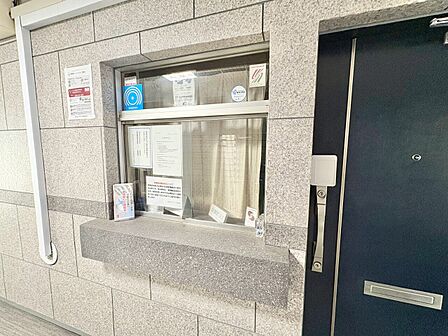 誰が来てもわかる様にモニター付きインターホンを設置。