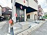 エントランス：上質感漂う玄関アプローチです。