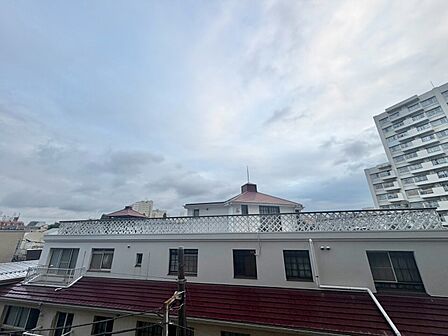 陽当たり・通風・開放感に恵まれた環境です。