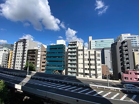 陽当たり・通風・開放感に恵まれた環境です。