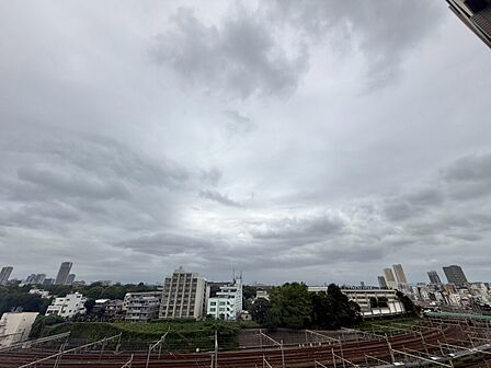 眺望や窓からの景色が良いと、家で過ごす時間も快適です。