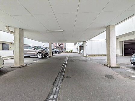 駐車スペースが嬉しいですね。※空き状況は都度ご確認下さい。