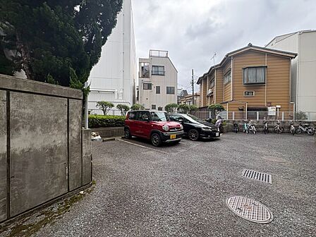 駐車スペースが嬉しいですね。※空き状況は都度ご確認下さい。