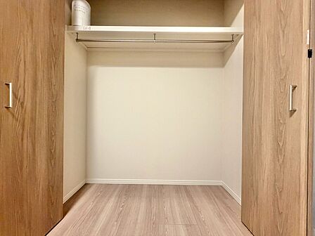 家電やスーツケース、ストック品など何でも片付く嬉しい空間です。