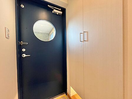 清潔感のある落ち着いた雰囲気の玄関です。