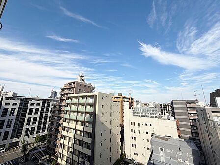 陽当たり・通風・開放感に恵まれた環境です。