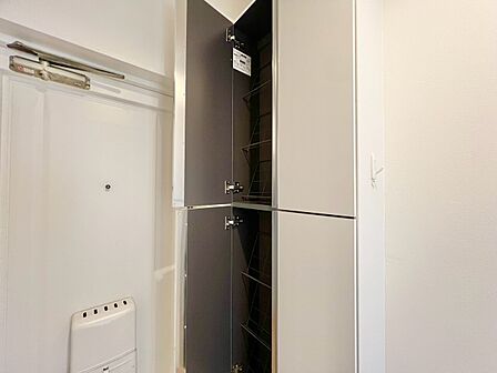 家電やスーツケース、ストック品など何でも片付く嬉しい空間です。