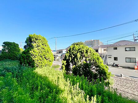 陽当たり・通風・開放感に恵まれた環境です。