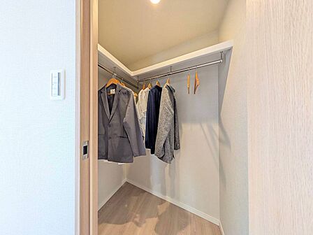 家電やスーツケース、ストック品など何でも片付く嬉しい空間です。
