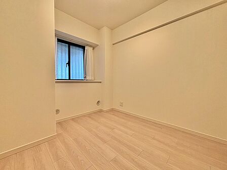 清かで艶やかな時間をもたらしてくれる室内です。