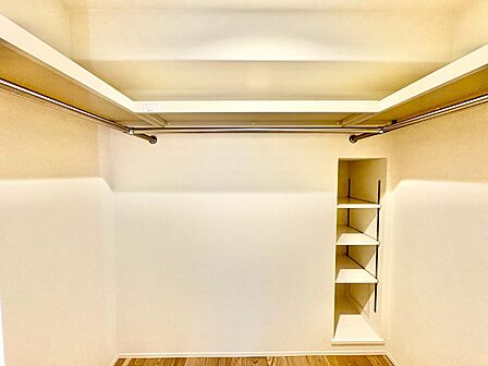 収納スペースが付いていて、お部屋を広く使っていただけます。